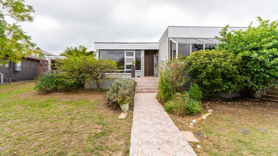 4 Bedroom Property for Sale in Loevenstein Western Cape